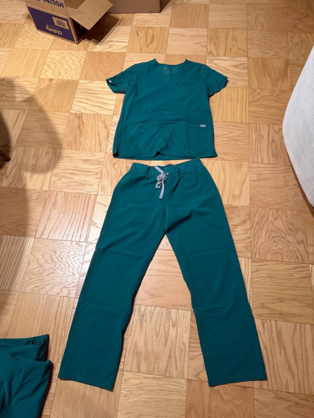 Figs Women's Straight Leg Scrub Pants and Top in Teal